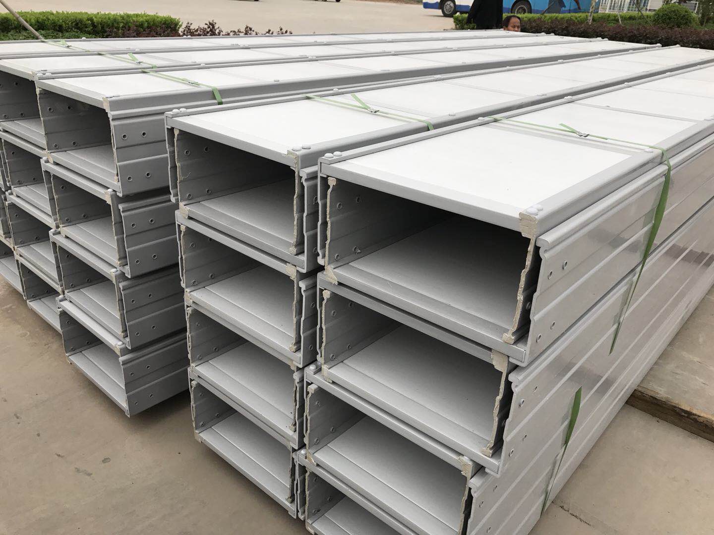 高（gāo）分子電纜（lǎn）橋架